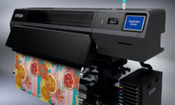 Epson Surecolor SC-R5000 mit Resin-Tinte